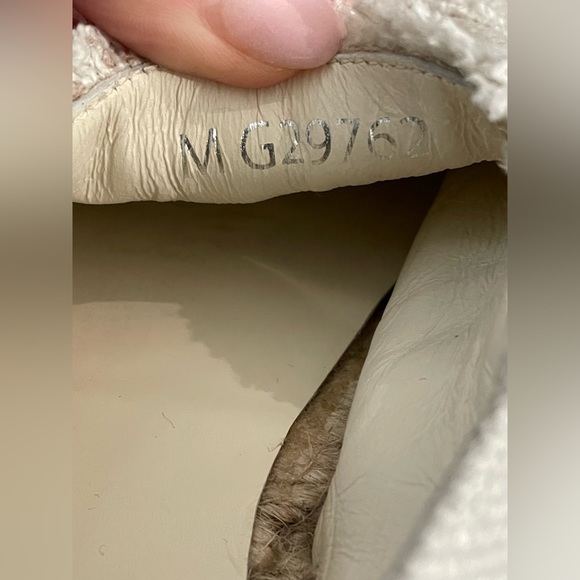 Excellent Condition Chanel White & Black Size 5 Espadrilles. 💕 - Picture 12 of 13